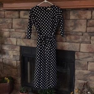 Nuggles black and white ! Modest yet classy